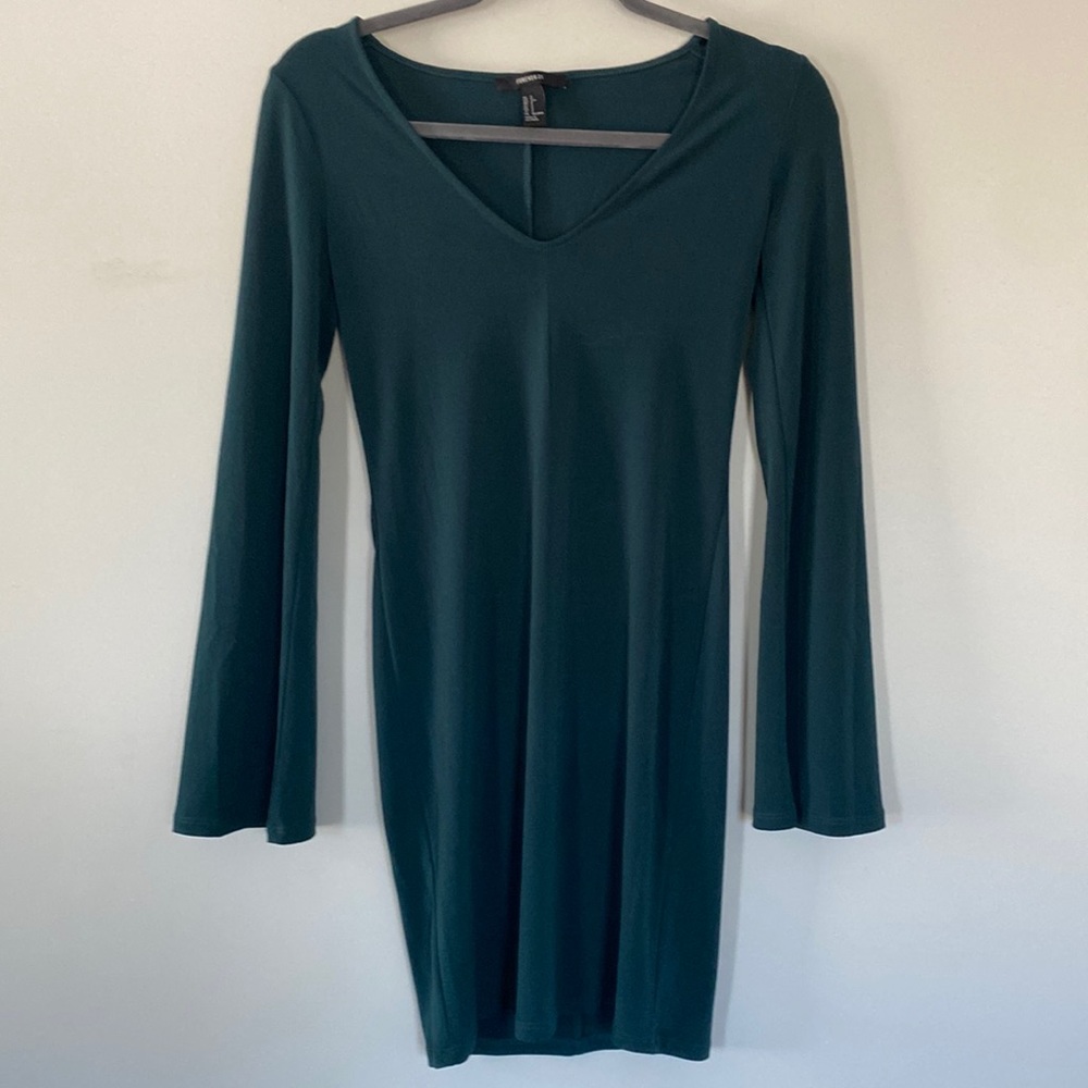 *!!WORN ONCE!!* dark green bodycon dress with flowy sleeves from FOREVER 21.